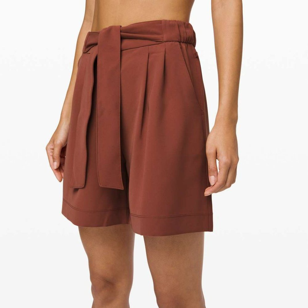 Lululemon Shorts - Noir High-Rise Short 5.5" - Size 6